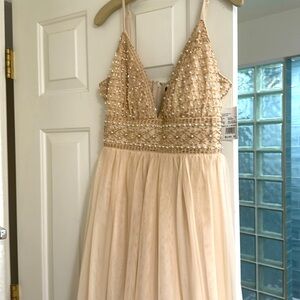 David’s Bridal NWT champagne embellished tulle v-neck  juniors size 11 gown